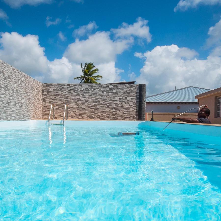 Evasion En Plein Coeur De La Ville T2 Jacuzzis Sauna Et Piscine Au Centre De Port Louis Bagian luar foto