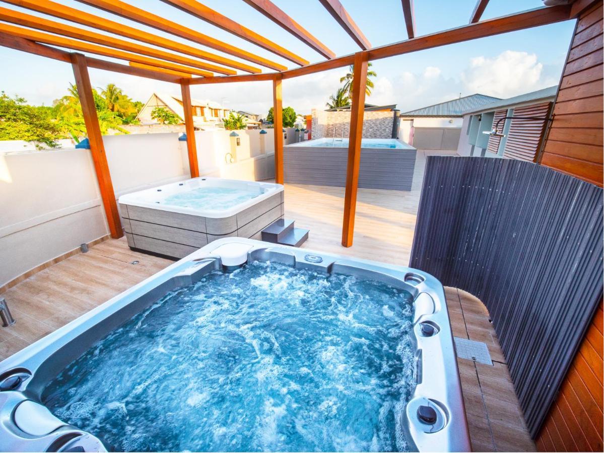 Evasion En Plein Coeur De La Ville T2 Jacuzzis Sauna Et Piscine Au Centre De Port Louis Bagian luar foto
